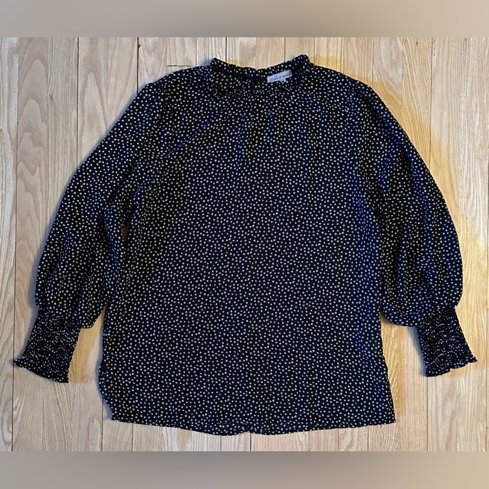 Wishlist Apparel Long-Sleeved Black Print Lightweight Pullover Top, Size Medium